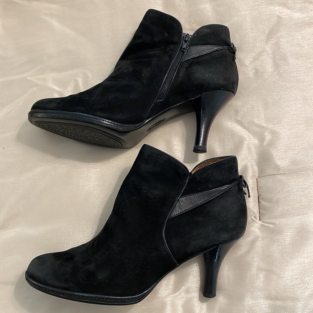 Sofft Black Suede Heeled Ankle Boots - Picture 3 of 8